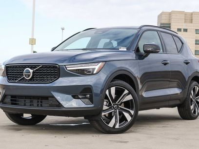New 2026 Volvo XC40 B5 Ultra w/ Climate Package