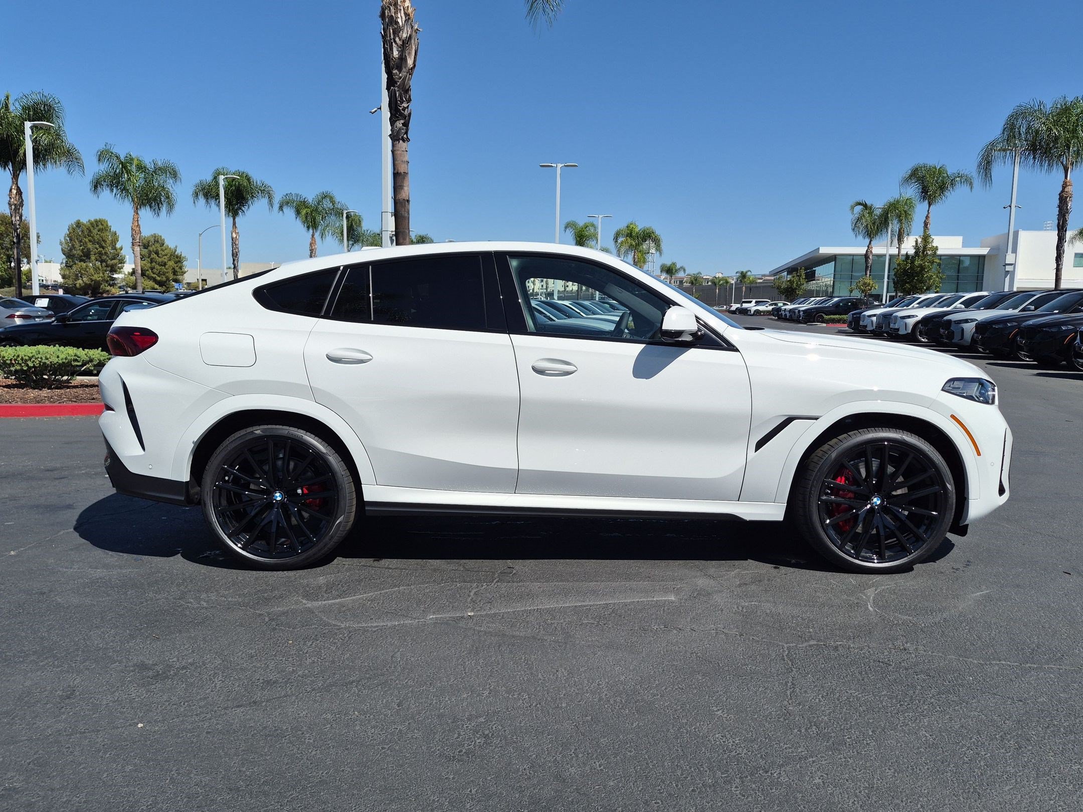 New 2027 BMW X6 xDrive40i w/ Climate Comfort Package AWD/4WD image 11