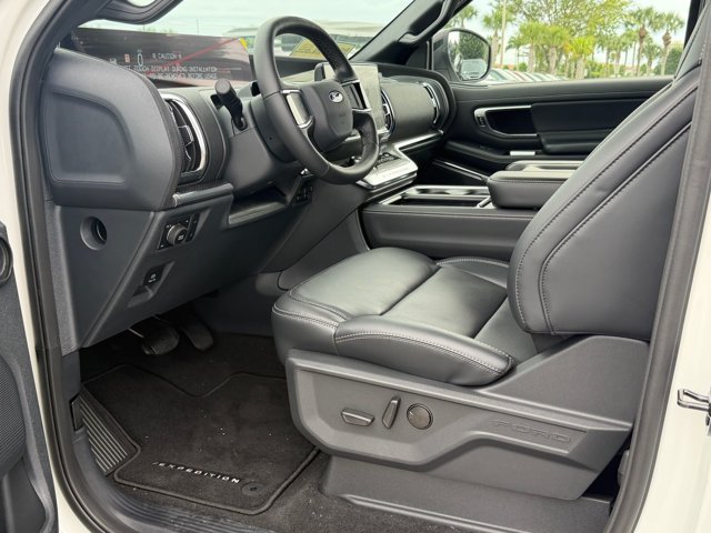New 2027 Ford Expedition Platinum w/ Stealth Appearance Package AWD/4WD image 13