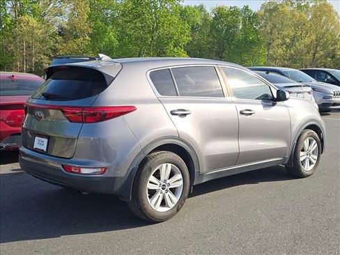 Used 2019 Kia Sportage LX image 3
