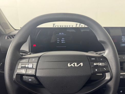 Used 2025 Kia K4 FWD image 15