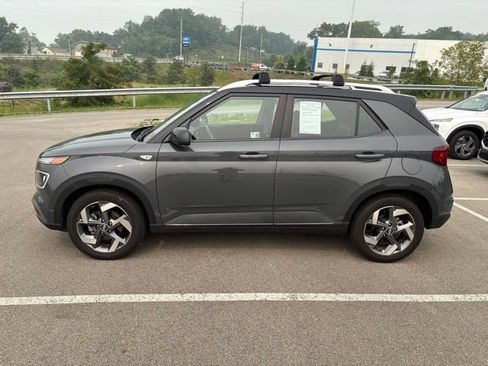 Used 2025 Hyundai Venue Limited FWD image 2