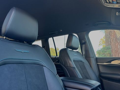 New 2023 Jeep Grand Cherokee Trailhawk w/ Advanced Protech Group II image 16