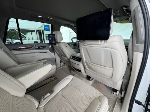 Used 2022 Cadillac Escalade Sport Platinum w/ Heavy-Duty Trailer Package AWD/4WD image 28