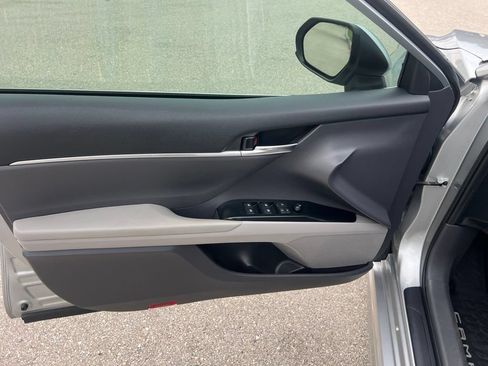 Used 2020 Toyota Camry SE FWD image 30