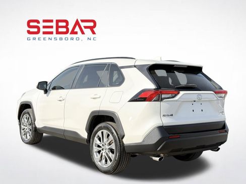 Used 2022 Toyota RAV4 XLE Premium image 12