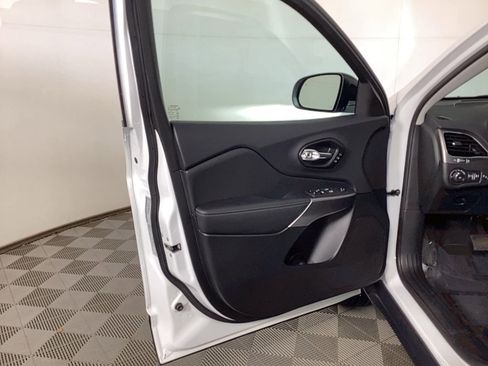 Used 2022 Jeep Cherokee Limited w/ Elite Package image 16