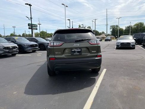 Used 2019 Jeep Cherokee Latitude Plus w/ Comfort/Convenience Group AWD/4WD image 12