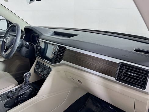Certified 2022 Volkswagen Atlas SE w/ Black Wheel Package image 27