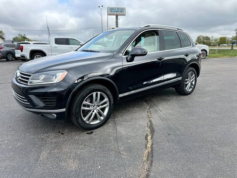 Used 2015 Volkswagen Touareg Sport image 5