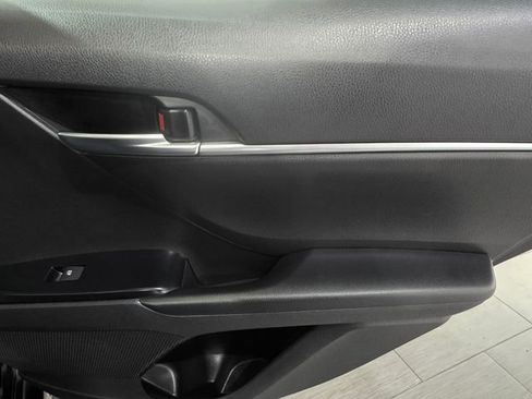 Used 2020 Toyota Camry SE FWD image 12