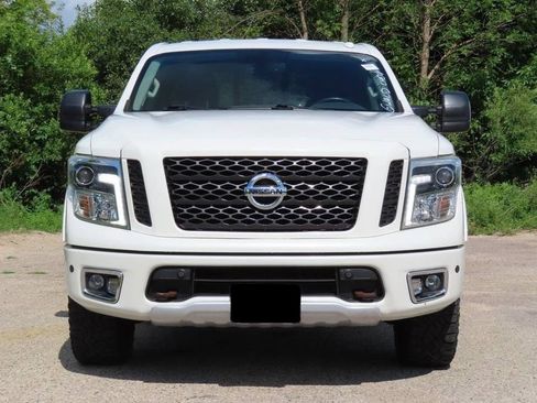 Used 2017 Nissan Titan PRO-4X AWD/4WD image 3