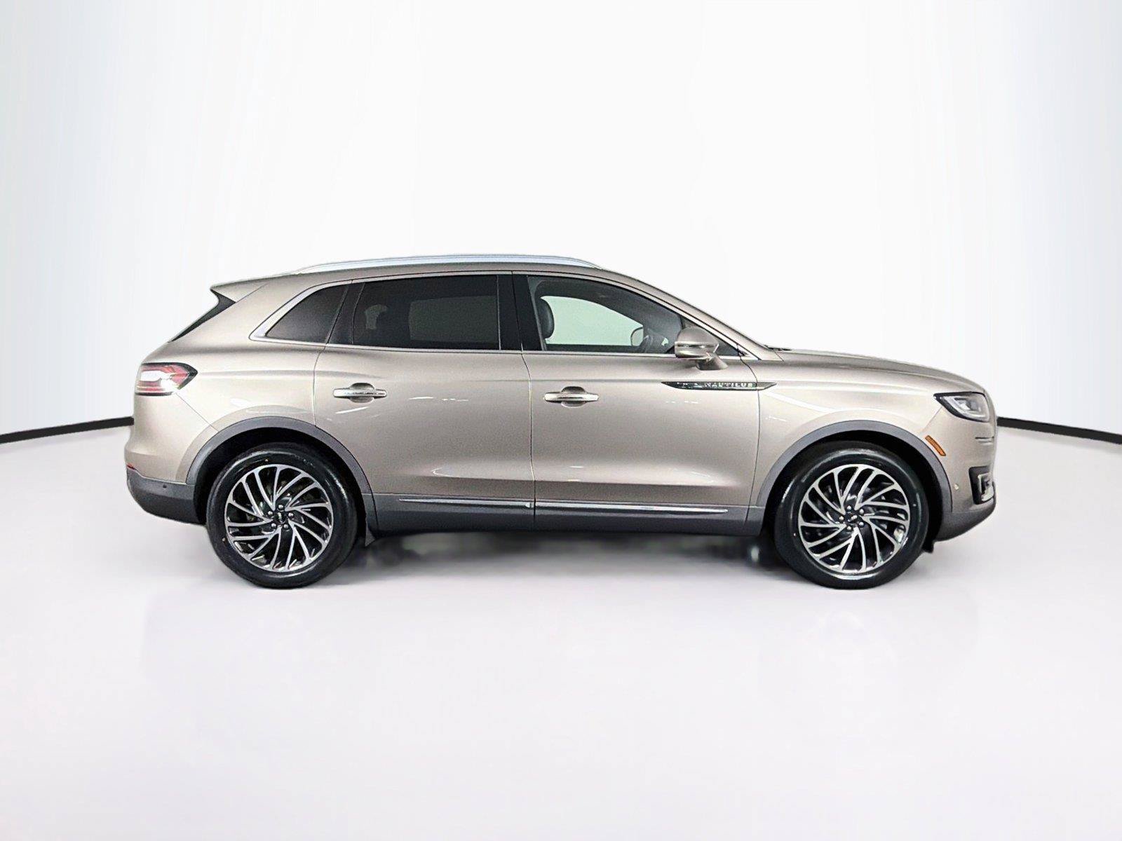 Used 2019 Lincoln Nautilus Reserve AWD/4WD image 12