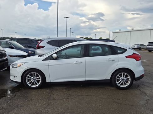 Used 2017 Ford Focus SE FWD image 2