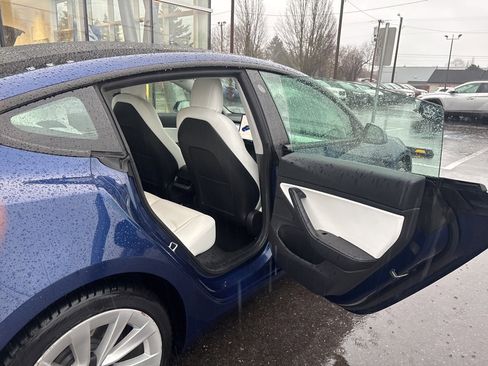 Used 2021 Tesla Model 3 Long Range image 9