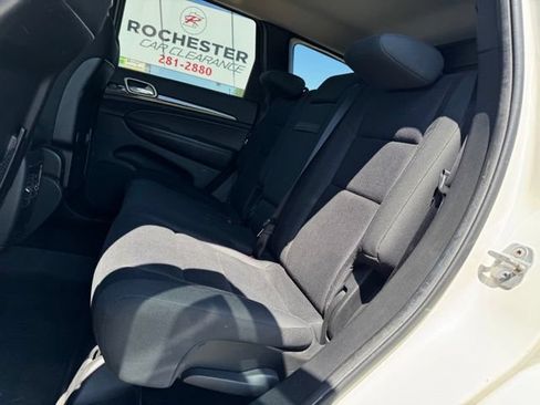 Used 2012 Jeep Grand Cherokee Laredo w/ Laredo E Group AWD/4WD image 6