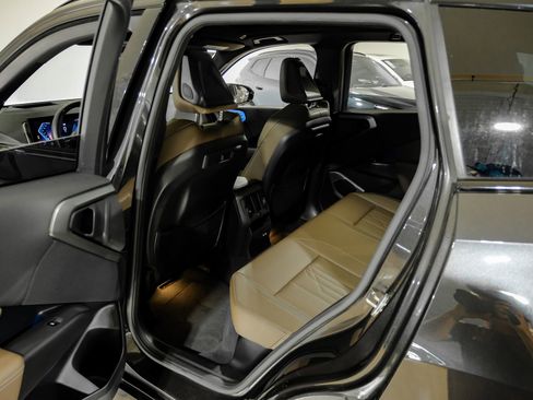 Used 2025 BMW X3 xDrive30i AWD/4WD image 43