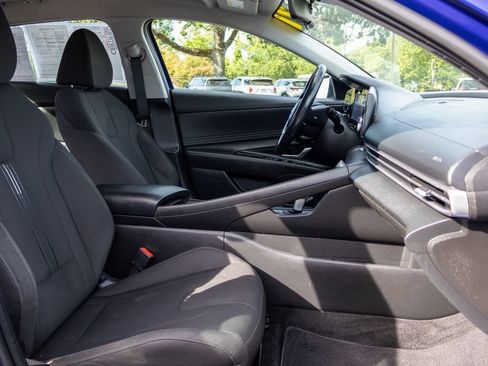 Used 2021 Hyundai Elantra SEL w/ Convenience Package FWD image 12