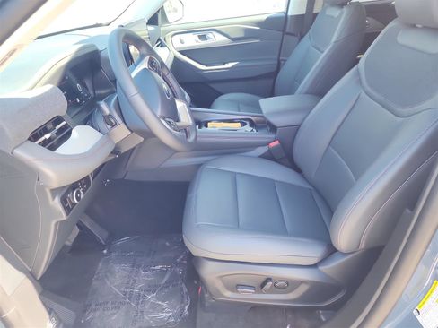 New 2025 Ford Explorer Active w/ Active Comfort Package image 16