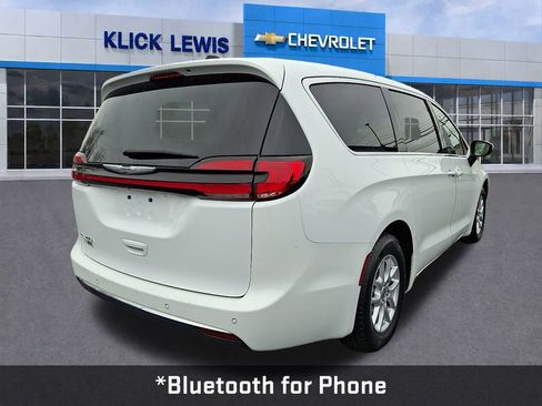 Used 2023 Chrysler Pacifica Touring-L image 8