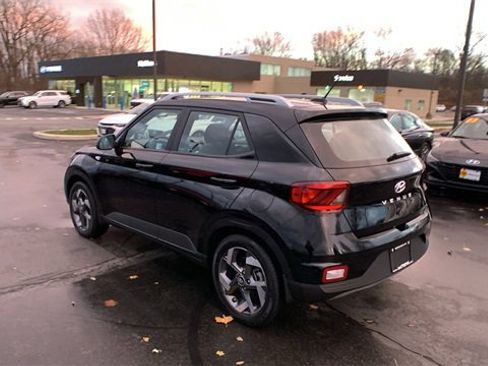Certified 2025 Hyundai Venue SEL image 3