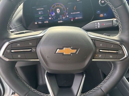 Used 2025 Chevrolet Traverse LT image 18