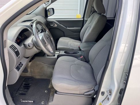 Used 2018 Nissan Frontier SV AWD/4WD image 11