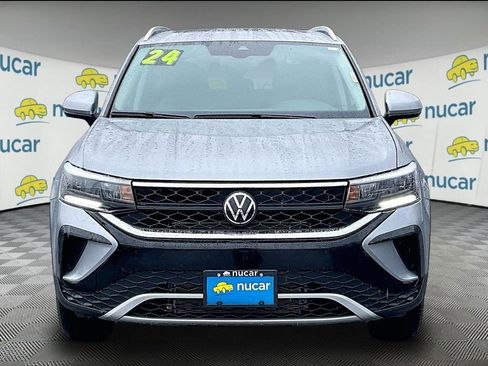 Used 2024 Volkswagen Taos SE w/ Panoramic Sunroof Package AWD/4WD image 2