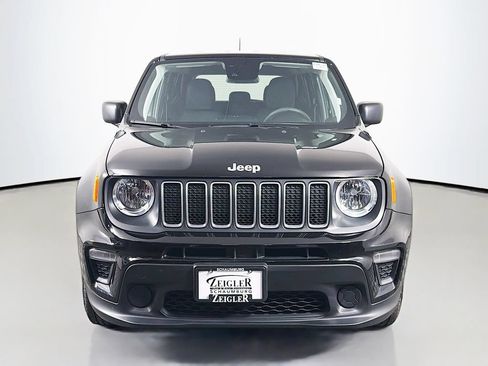 Used 2023 Jeep Renegade Latitude AWD/4WD image 2