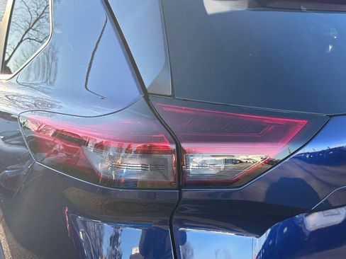 Used 2025 Nissan Rogue SV image 10