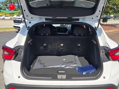 New 2026 Chevrolet Trax RS w/ Sunroof Package FWD image 30