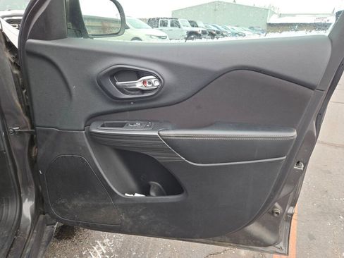 Used 2015 Jeep Cherokee Latitude w/ Comfort/Convenience Group image 6