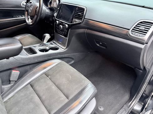 Used 2020 Jeep Grand Cherokee Altitude image 12