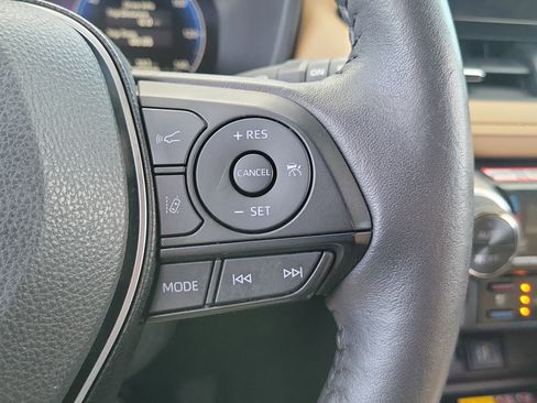 Used 2025 Toyota RAV4 Limited image 28