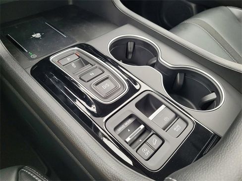 New 2025 Honda Pilot Touring image 10