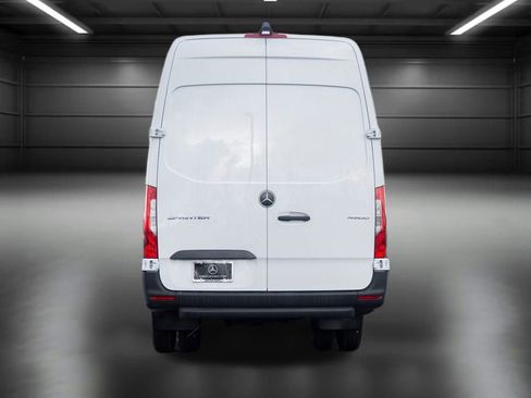 Used 2025 Mercedes-Benz Sprinter 4500 image 4