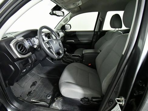 Used 2018 Toyota Tacoma SR5 image 5