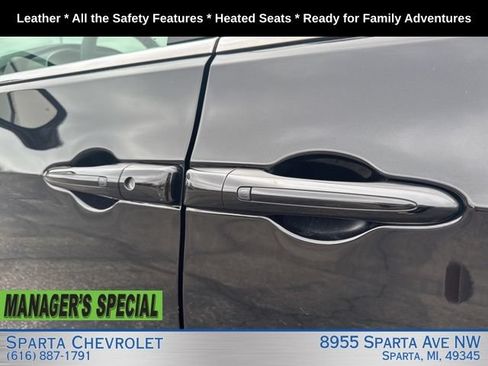 Used 2025 Chrysler Pacifica Select FWD image 31