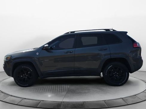 Used 2019 Jeep Cherokee Trailhawk image 2