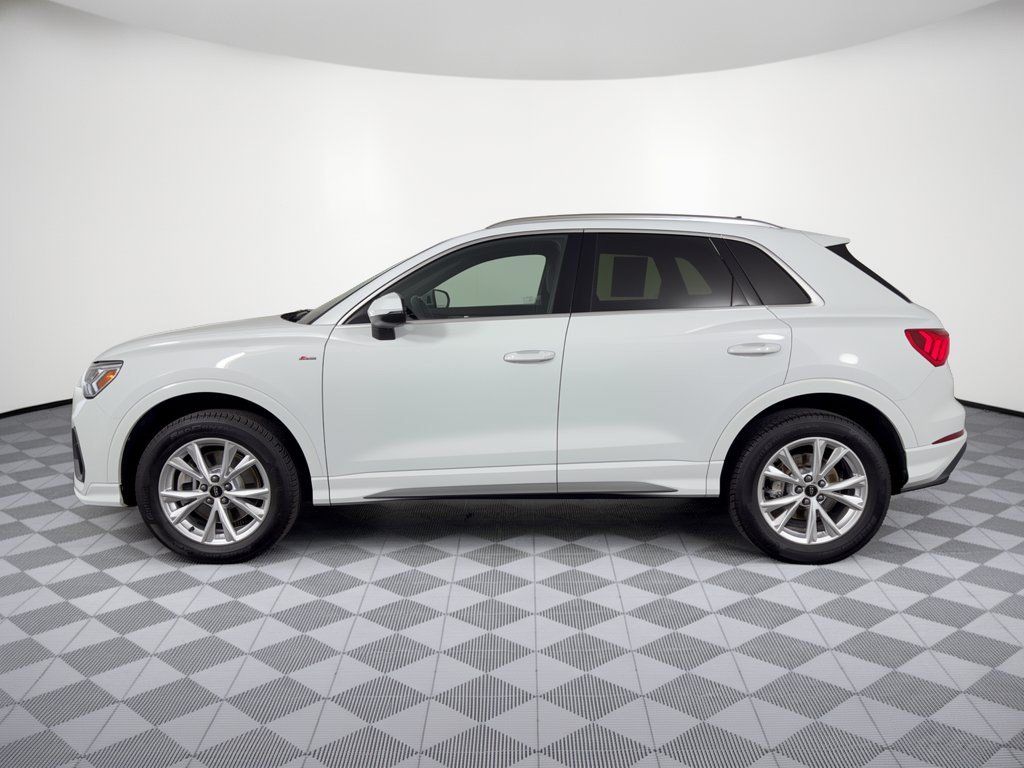 Used 2025 Audi Q3 2.0T Premium w/ Convenience Package AWD/4WD image 2