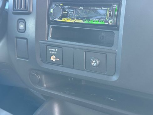 Used 2005 Chevrolet Express 3500 Passenger w/ LS Preferred Equipment Group RWD image 36