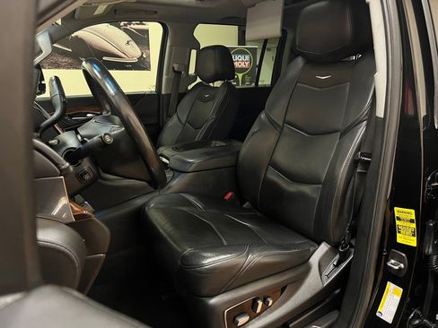 Used 2018 Cadillac Escalade ESV Luxury image 33