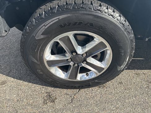 Certified 2021 Jeep Wrangler Unlimited Sahara w/ Dual Top Group image 26