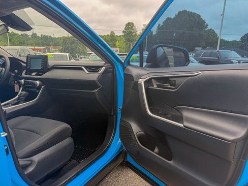 Used 2019 Toyota RAV4 LE AWD/4WD image 18