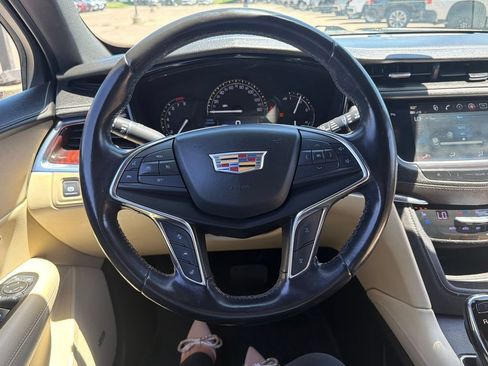 Used 2019 Cadillac XT5 Premium Luxury AWD/4WD image 10
