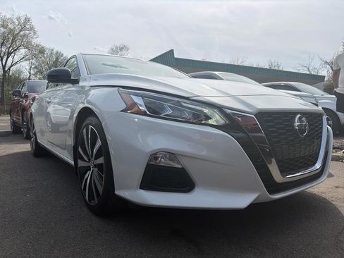 Used 2020 Nissan Altima 2.5 SR w/ Premium Package image 5