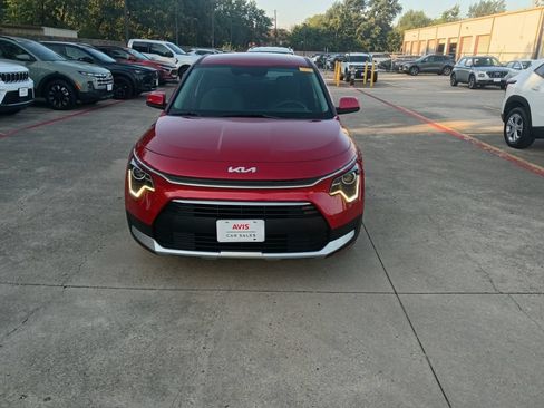 Used 2025 Kia Niro LX FWD image 5