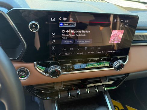 Used 2023 GMC Canyon AT4 w/ Technology Package image 12