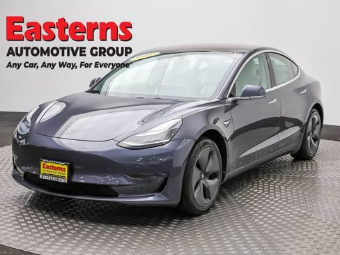 Used 2019 Tesla Model 3 Standard Range RWD image 1