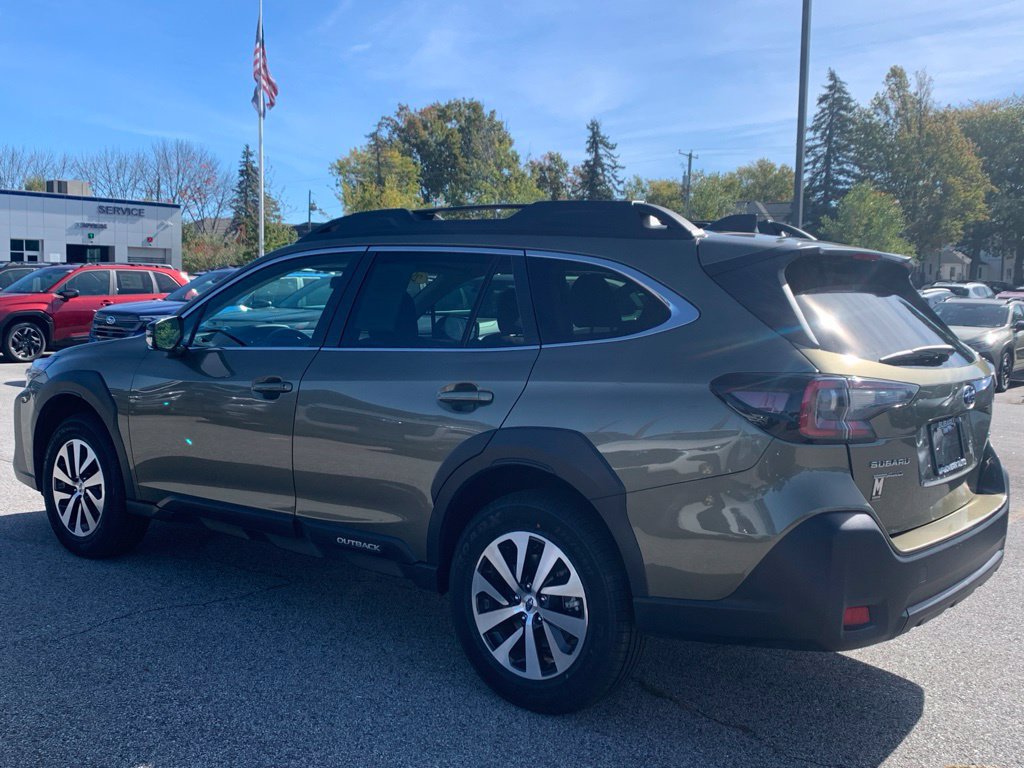 Used 2025 Subaru Outback Premium AWD/4WD image 6